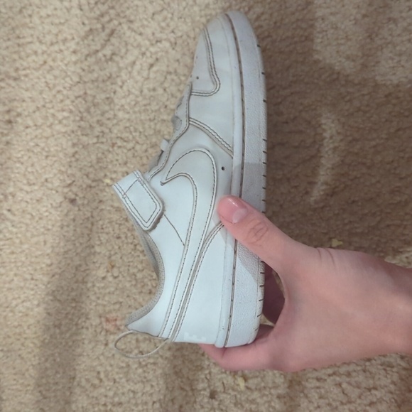 Kids Nike Ebernon low, good condition needs a wash. Size 12. - Picture 7 of 10